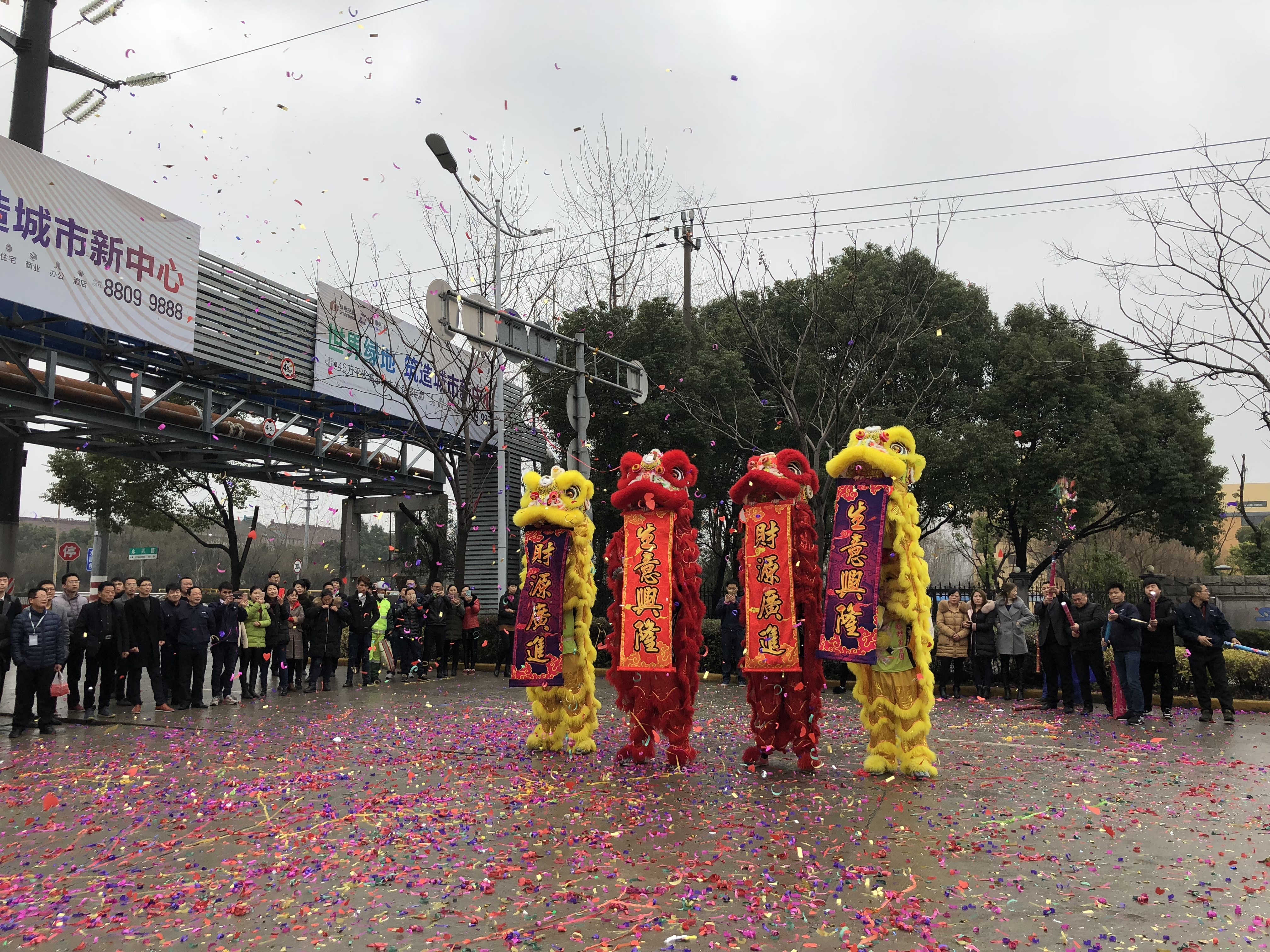 撸起袖子加油干丨开运体育集团有限公司吊顶开工大吉！